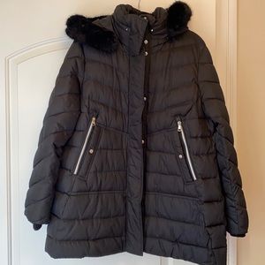 Barley worn winter coat with removable hood faux leather trim on zipper